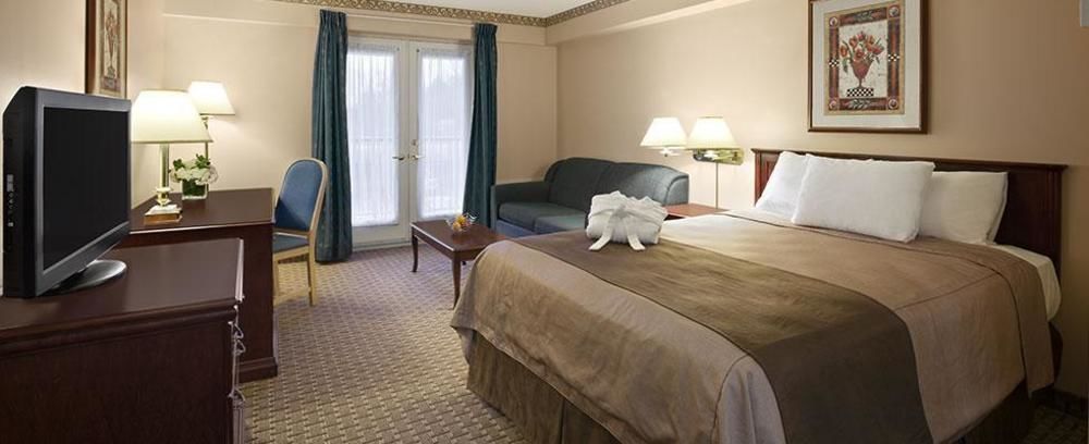 Travelodge By Wyndham Ottawa West Exterior photo