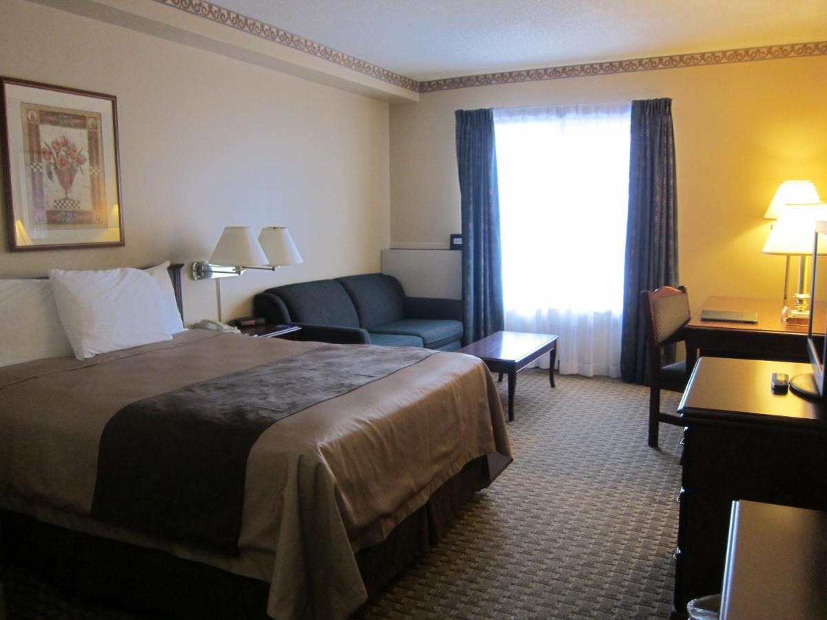 Travelodge By Wyndham Ottawa West Room photo